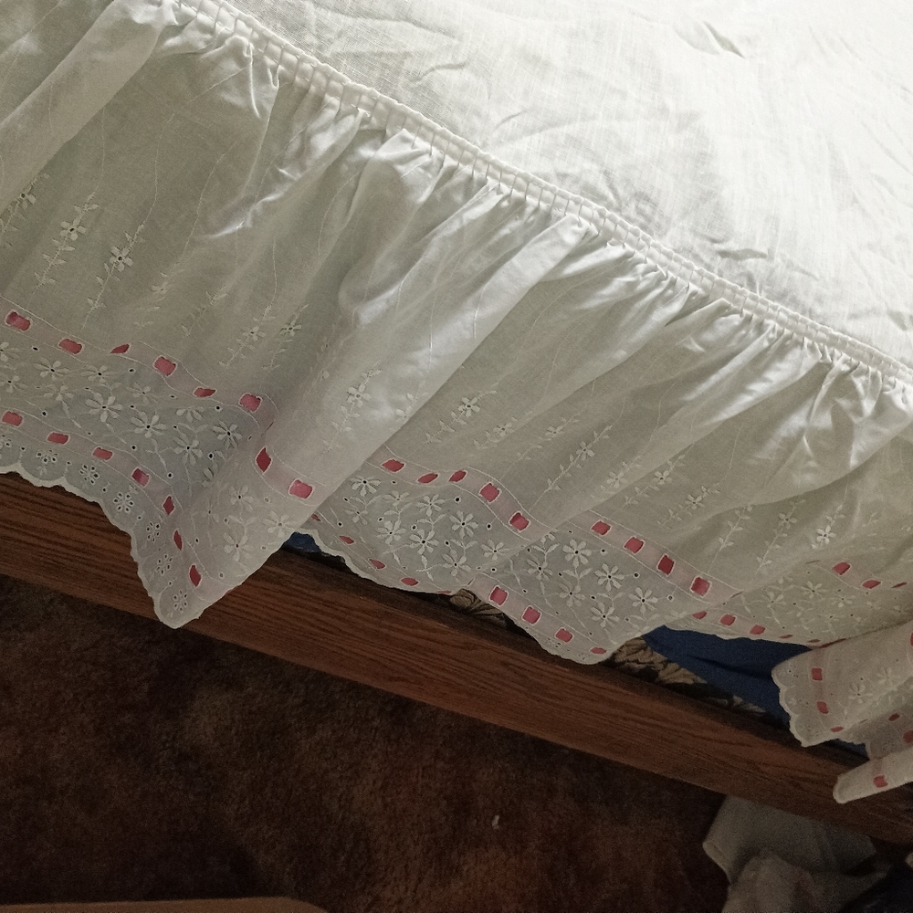 White Full Size Dust Ruffle Bed Skirt Eyelet Pattern & Pink Ribbon Accents - Picture 3 of 9